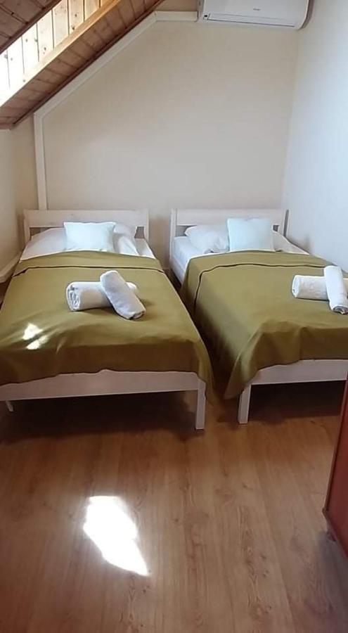 Retro Panzio Bed and Breakfast Pécs Exteriör bild