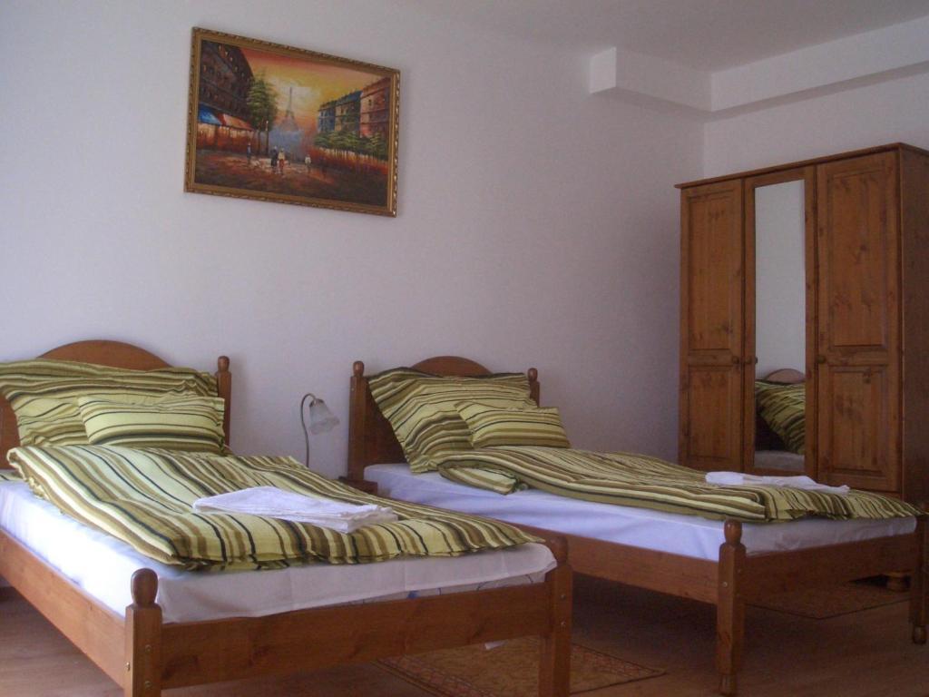 Retro Panzio Bed and Breakfast Pécs Rum bild