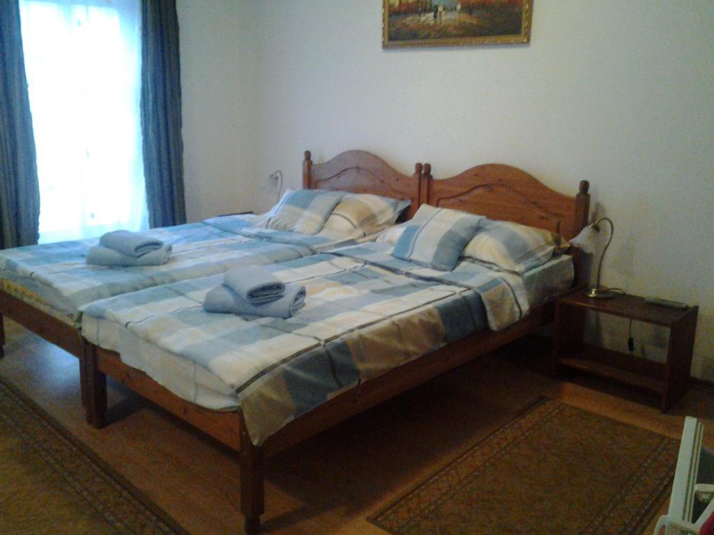 Retro Panzio Bed and Breakfast Pécs Exteriör bild