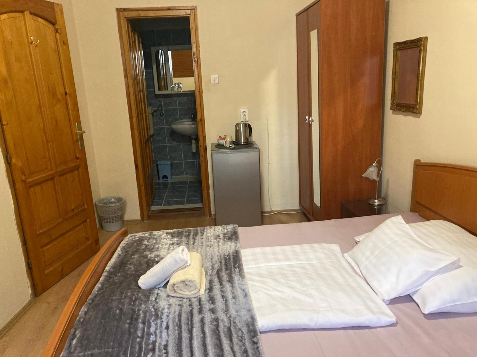 Retro Panzio Bed and Breakfast Pécs Exteriör bild