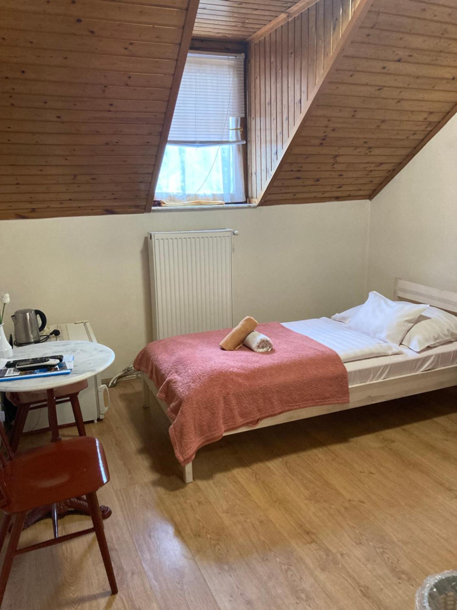Retro Panzio Bed and Breakfast Pécs Exteriör bild