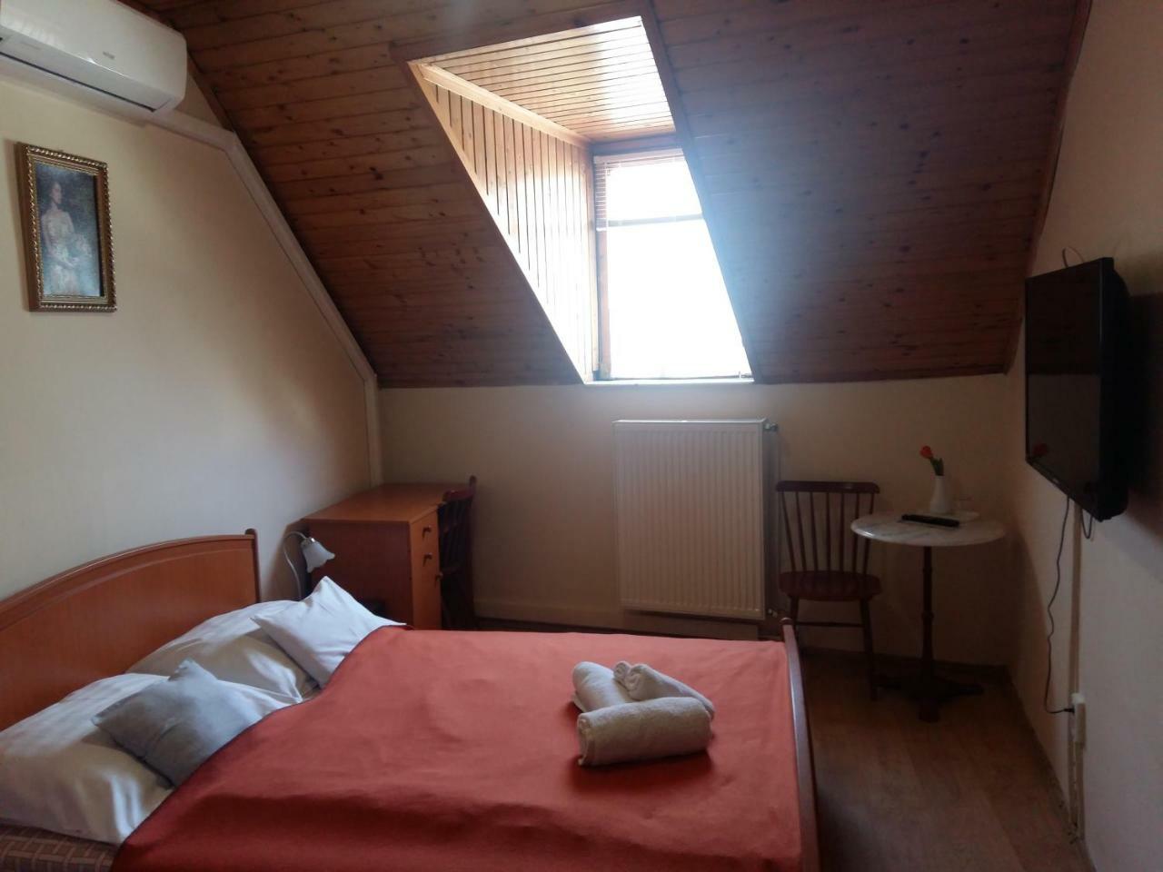 Retro Panzio Bed and Breakfast Pécs Exteriör bild