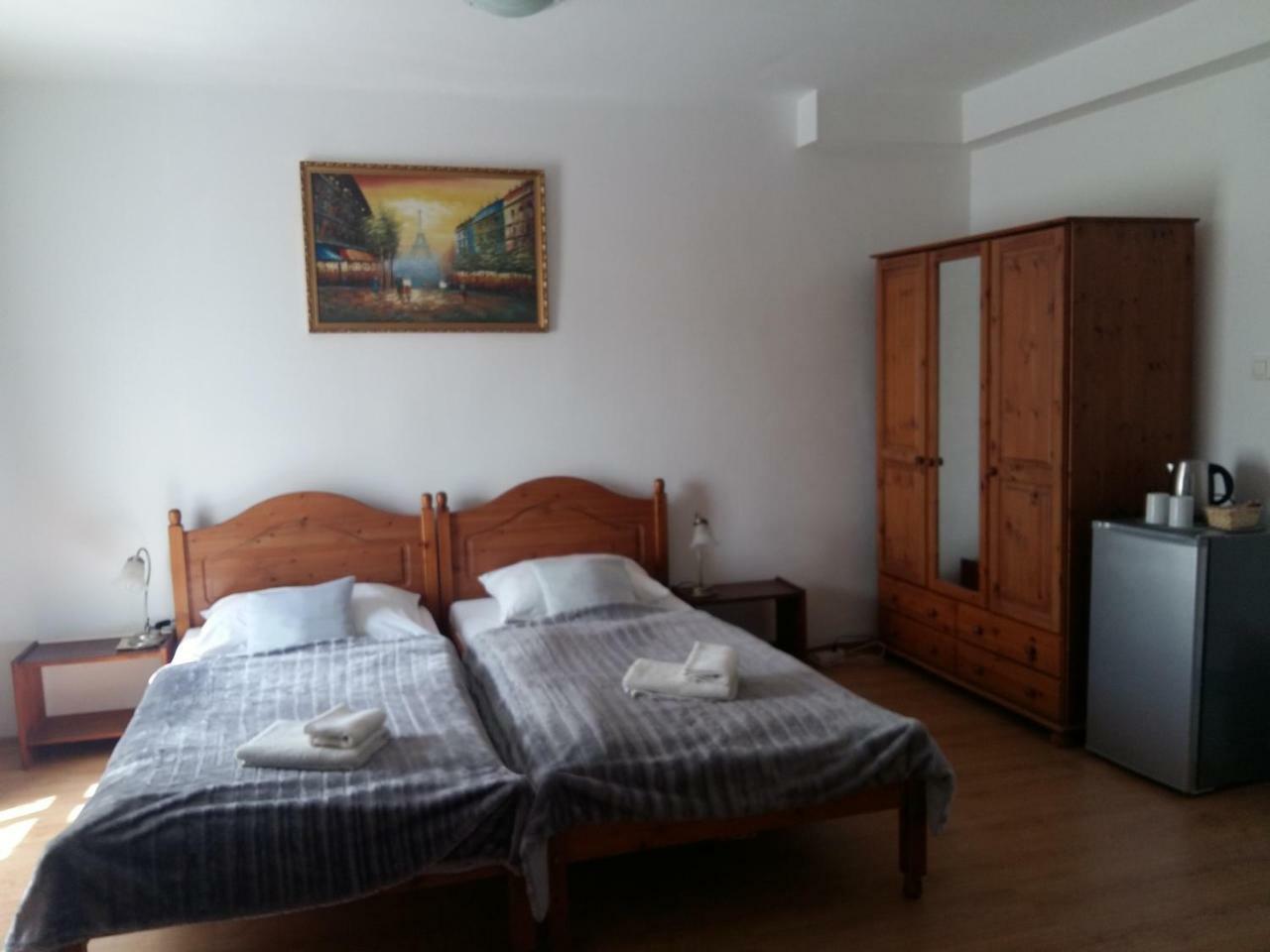 Retro Panzio Bed and Breakfast Pécs Exteriör bild
